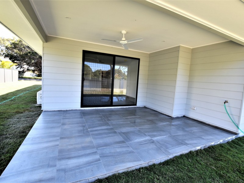 8 Tenanne St, Russell Island QLD 4184