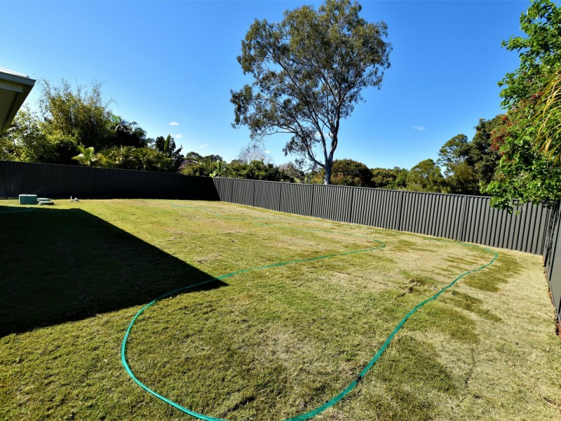 8 Tenanne St, Russell Island QLD 4184