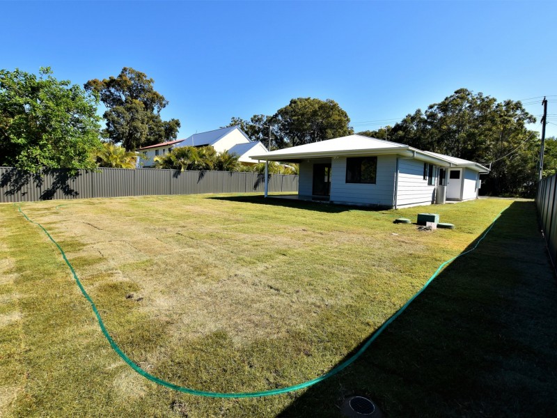 8 Tenanne St, Russell Island QLD 4184