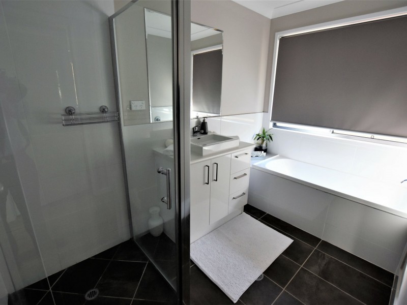 9 Catamaran St, Russell Island QLD 4184