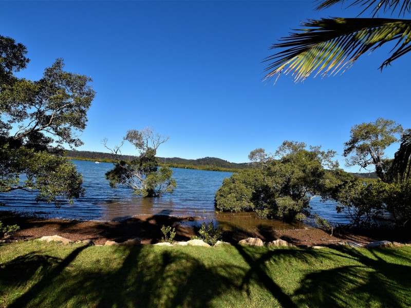 16 Oasis Dve, Russell Island QLD 4184