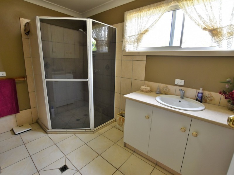 10 Tenanne Street, Russell Island QLD 4184
