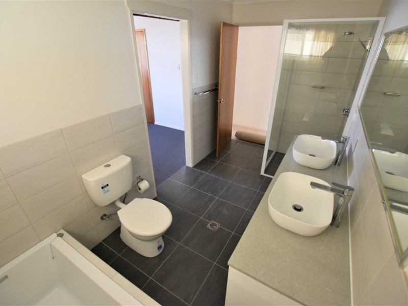 10 Hunters Rd, Russell Island QLD 4184