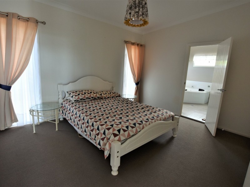 4 Hogan Court, Russell Island QLD 4184