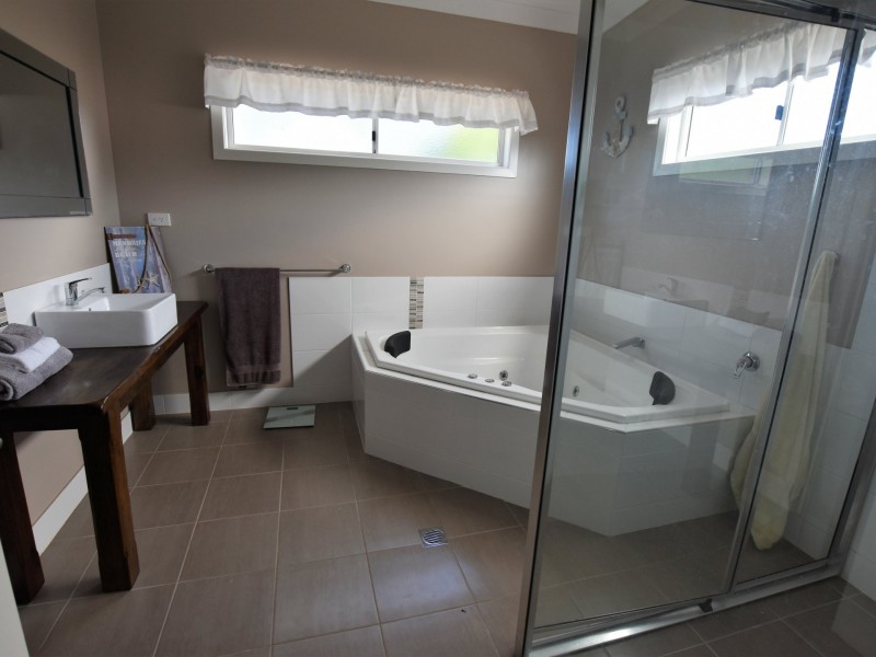 4 Hogan Court, Russell Island QLD 4184