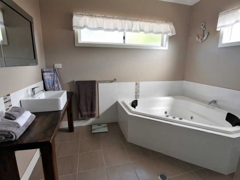 4 Hogan Court, Russell Island QLD 4184