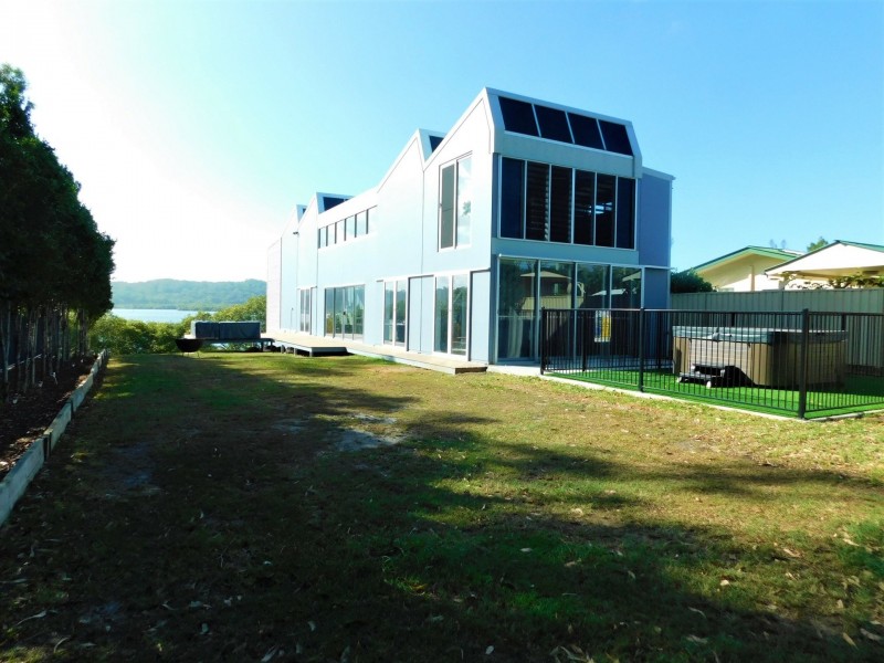 56 Canaipa Point Dve, Russell Island QLD 4184