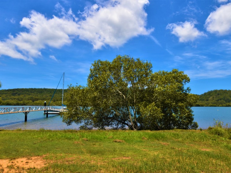 77 Wahine Dve, Russell Island QLD 4184