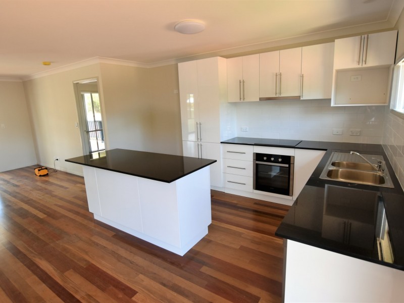 24 Tenanne Street, Russell Island QLD 4184