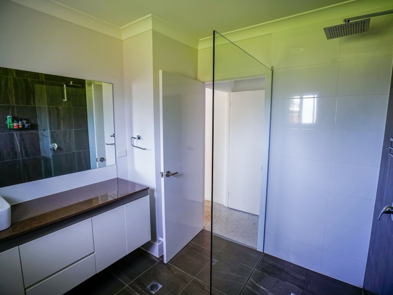 91 High Street, Russell Island QLD 4184