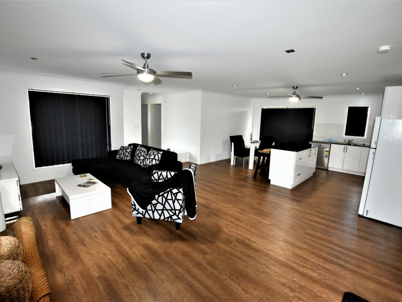 13 Banksia St, Russell Island QLD 4184