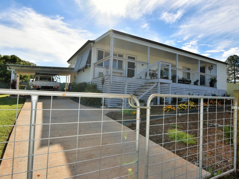 17 Roebuck Rd, Russell Island QLD 4184