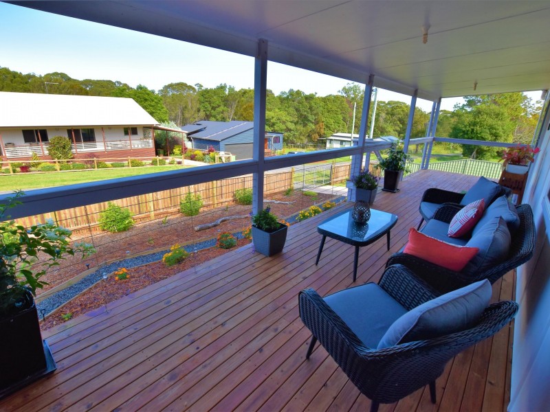 17 Roebuck Rd, Russell Island QLD 4184