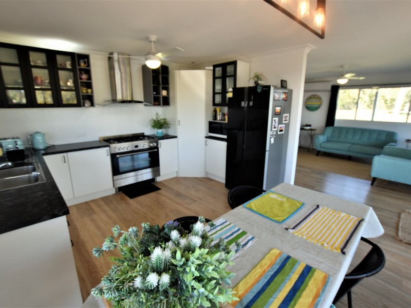 27-29 Tenanne Street, Russell Island QLD 4184