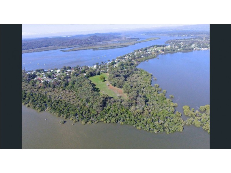 1 Wright, Russell Island QLD 4184