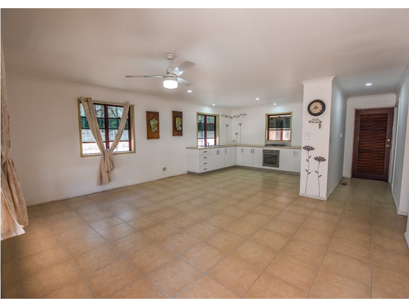 2 Angorra St, Russell Island QLD 4184