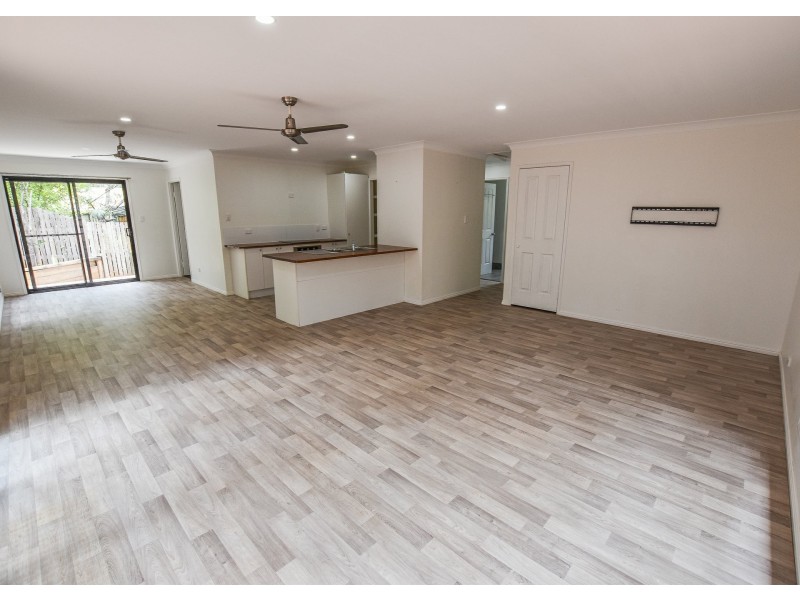 43 Waikiki Beach Road, Russell Island QLD 4184