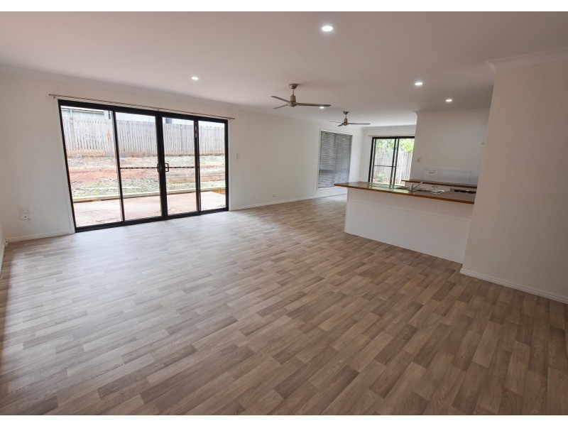 43 Waikiki Beach Road, Russell Island QLD 4184