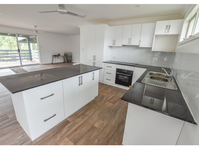 8 Oak, Russell Island QLD 4184