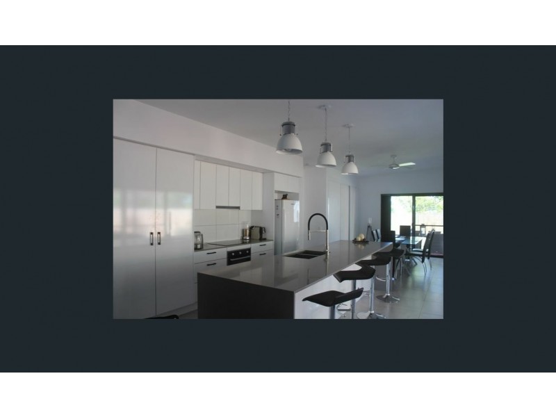 11 Rossi Ave, Russell Island QLD 4184