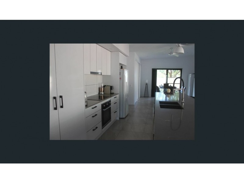 11 Rossi Ave, Russell Island QLD 4184