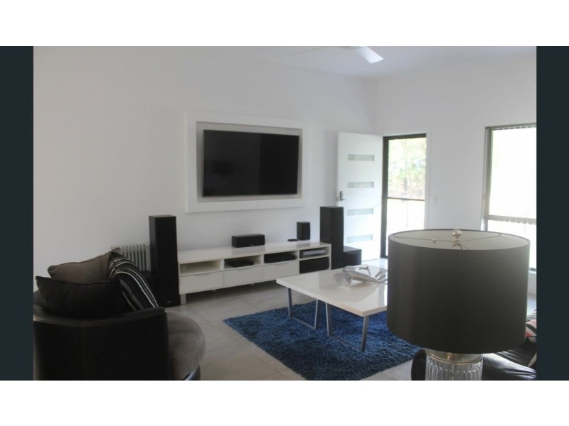 11 Rossi Ave, Russell Island QLD 4184