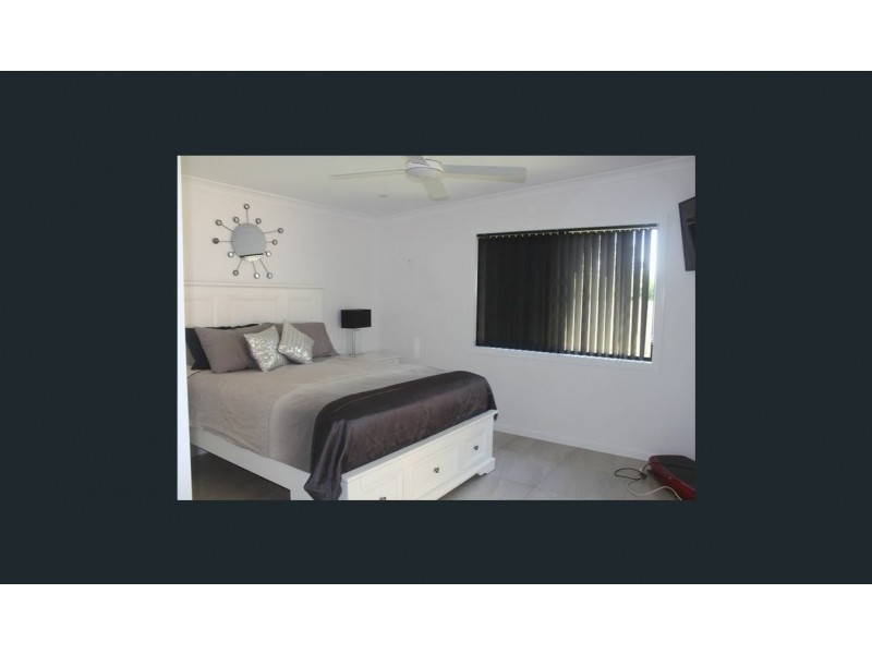 11 Rossi Ave, Russell Island QLD 4184