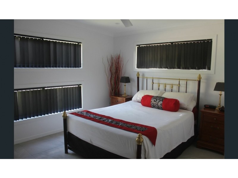 11 Rossi Ave, Russell Island QLD 4184