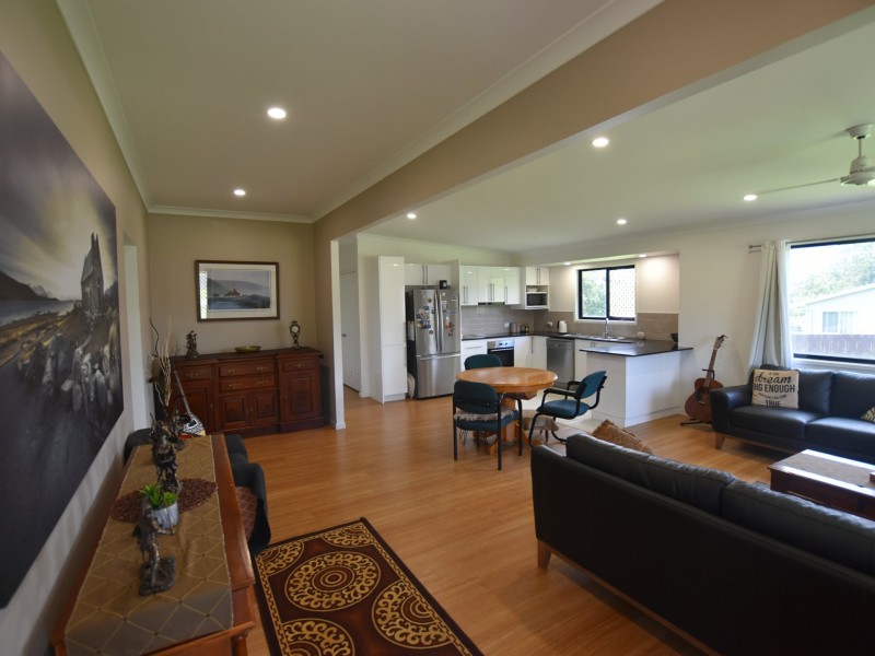 1 Elm Street, Russell Island QLD 4184