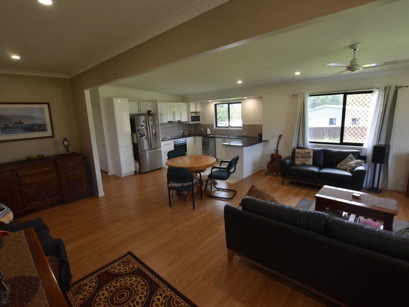 1 Elm Street, Russell Island QLD 4184