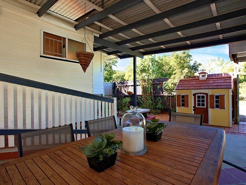 27 Pearl Street, Scarborough QLD 4020