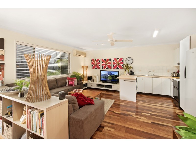 2/38 Annie Street, Woody Point QLD 4019