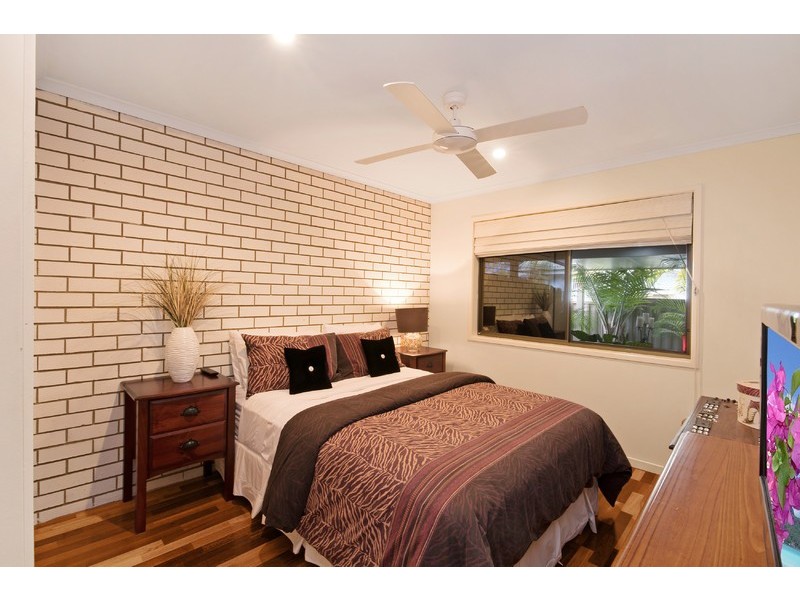 2/38 Annie Street, Woody Point QLD 4019