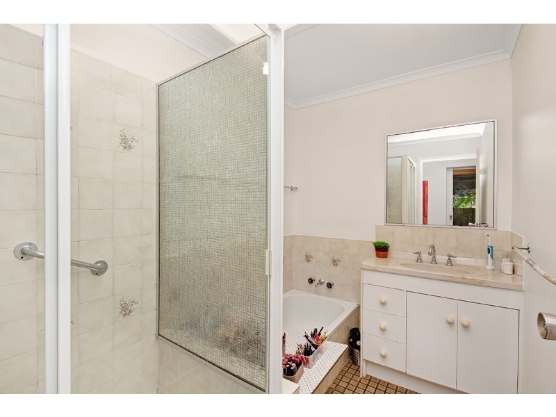 2/38 Annie Street, Woody Point QLD 4019