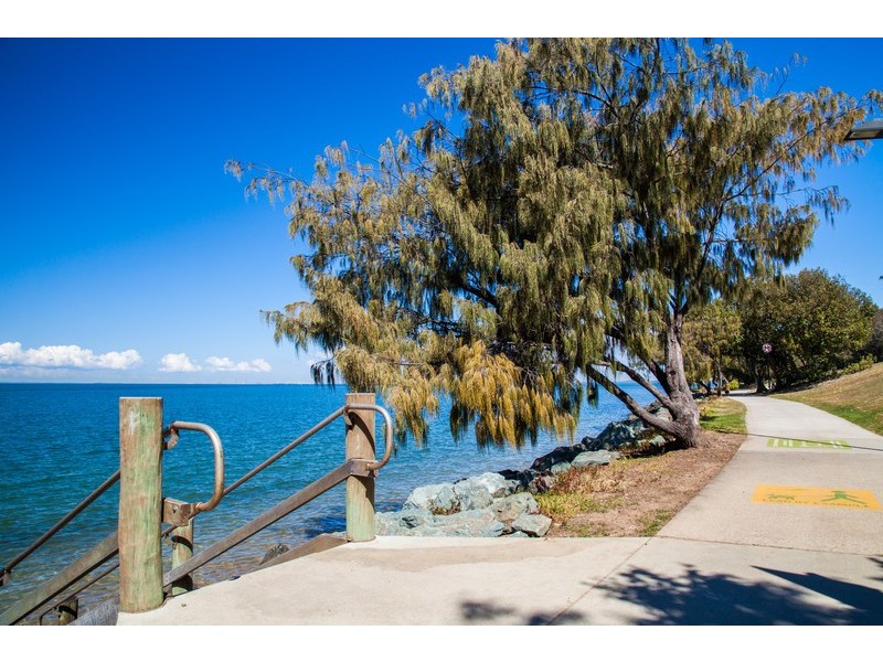 2/38 Annie Street, Woody Point QLD 4019