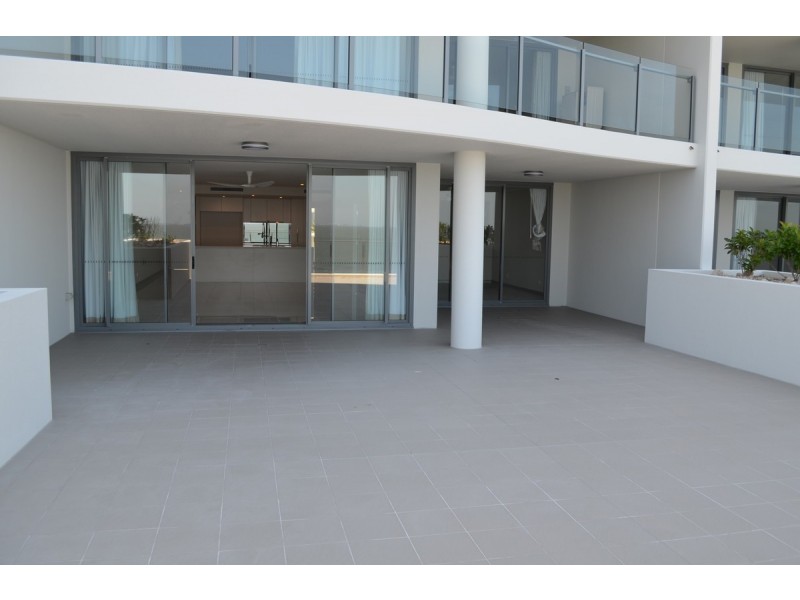 2/36-40 Woodcliffe Crescent, Woody Point QLD 4019