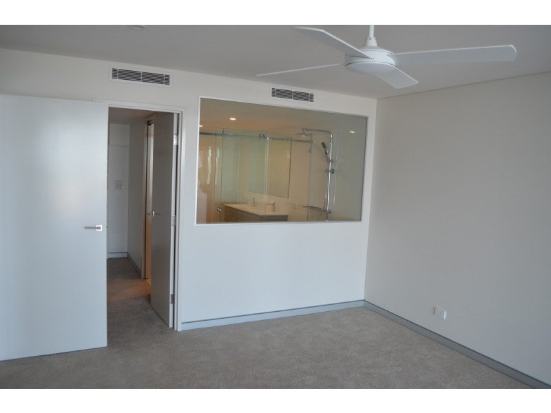 2/36-40 Woodcliffe Crescent, Woody Point QLD 4019