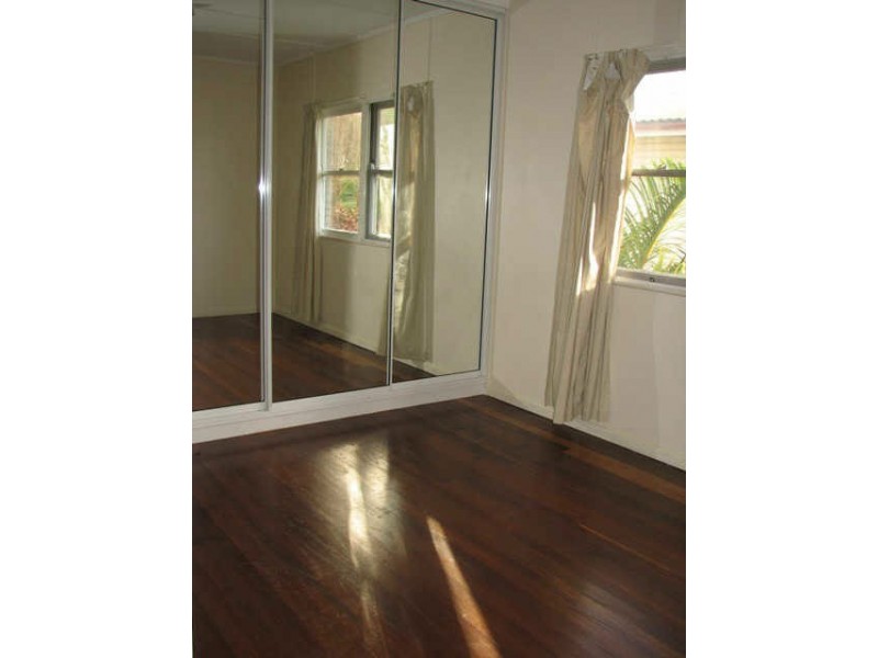 10 Sampson Street, Margate QLD 4019