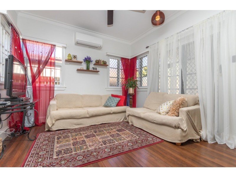 34 Valerie Street, Clontarf QLD 4019