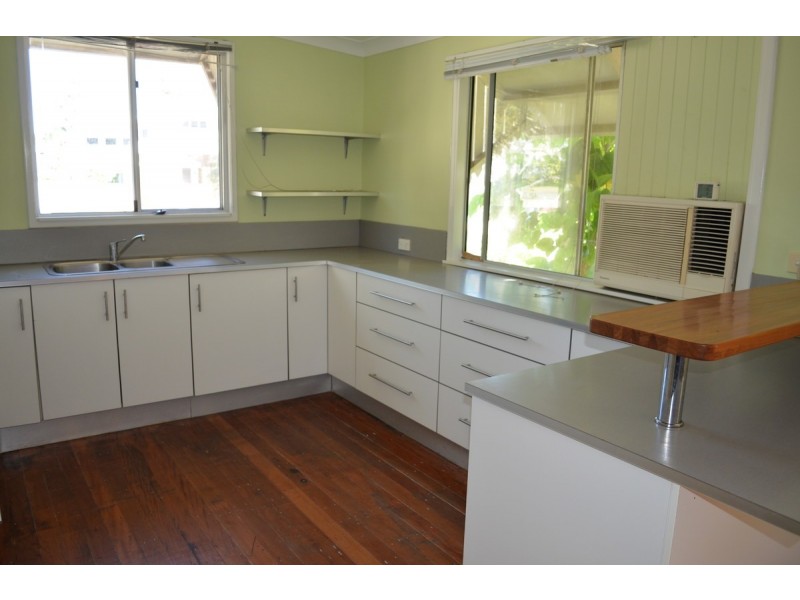 37 Seaville Avenue, Scarborough QLD 4020