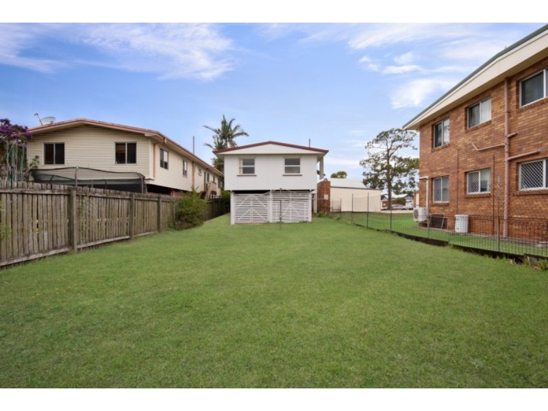 8 Short Street, Woody Point QLD 4019