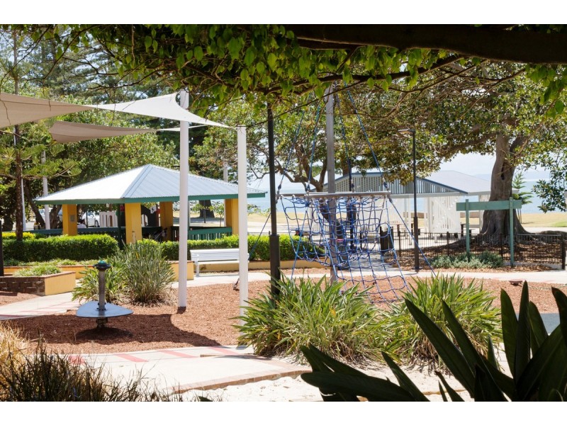 113 Landsborough Avenue, Scarborough QLD 4020