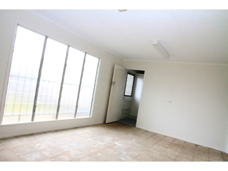 105 Anzac Avenue, Redcliffe QLD 4020