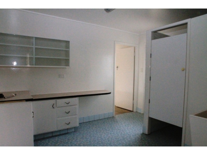 105 Anzac Avenue, Redcliffe QLD 4020