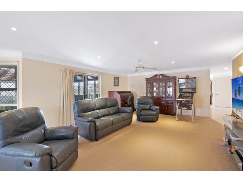 40 Constellation Court, Newport Waterways QLD 4020
