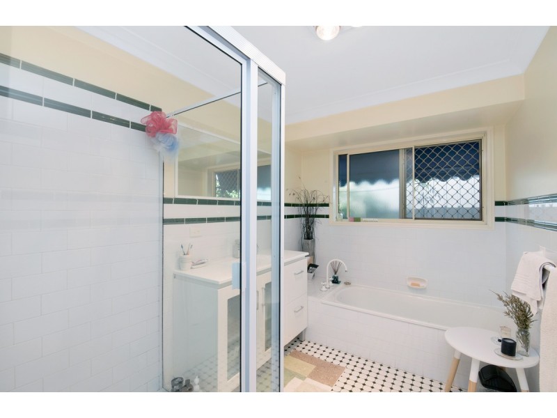 40 Constellation Court, Newport Waterways QLD 4020