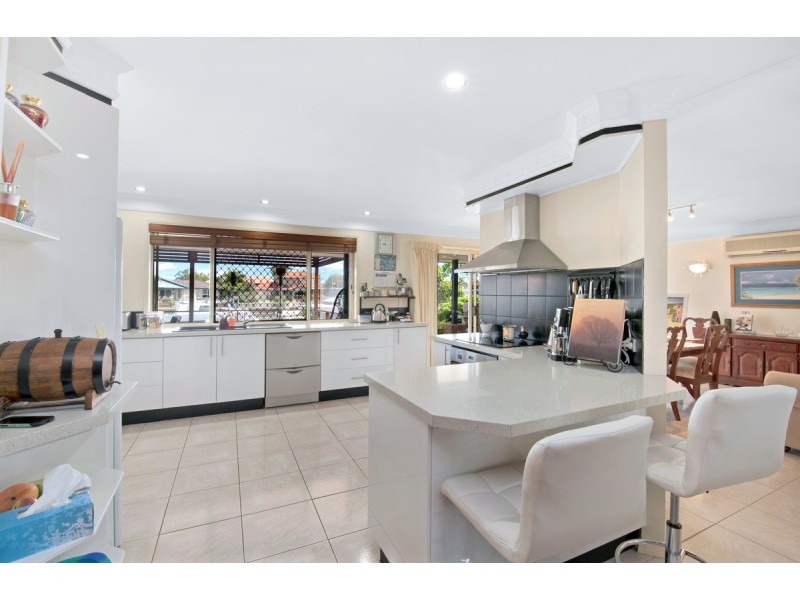 40 Constellation Court, Newport Waterways QLD 4020