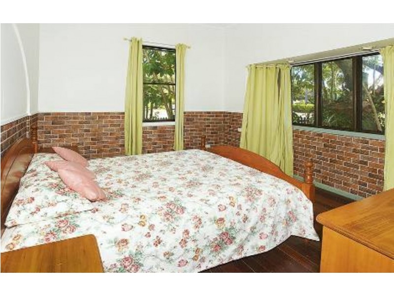 2/35 Woodcliffe Crescent, Woody Point QLD 4019