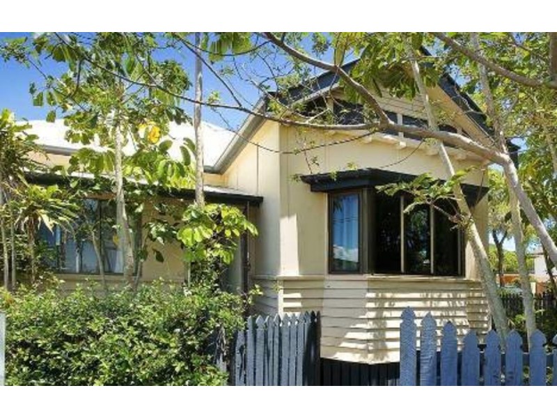 2/35 Woodcliffe Crescent, Woody Point QLD 4019