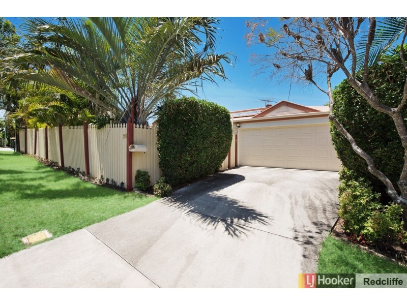 2B Amanda Street, Scarborough QLD 4020